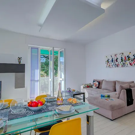 Center - Happy Apartment