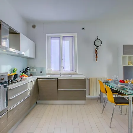Apartment: 2br In Center - Happy Apartment