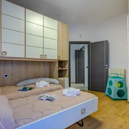 Apartment: 2br In Center - Happy