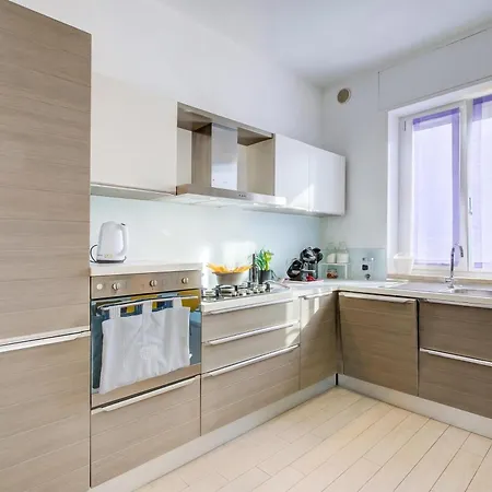 Apartment: 2br In Center - Happy Appartement *
