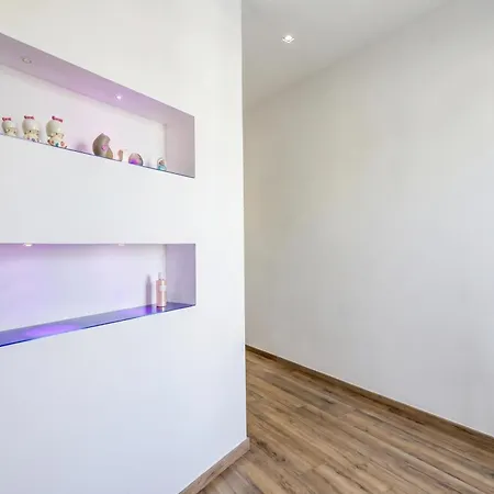 Apartment: 2br In Center - Happy Appartement