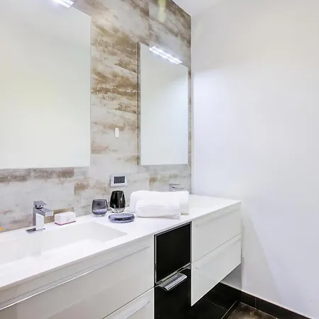 Apartment: 2br In Center - Happy *