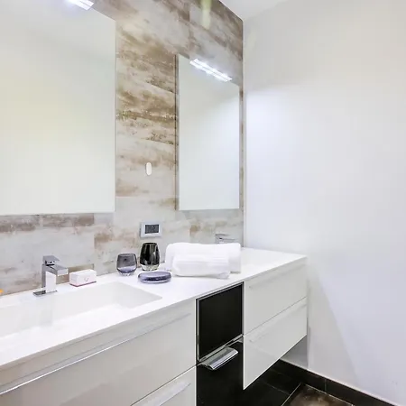 Appartement Apartment: 2br In Center - Happy
