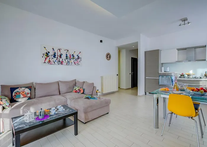 Center - Happy Apartment