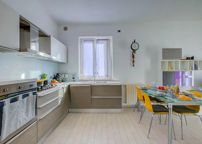 Center - Happy Apartment