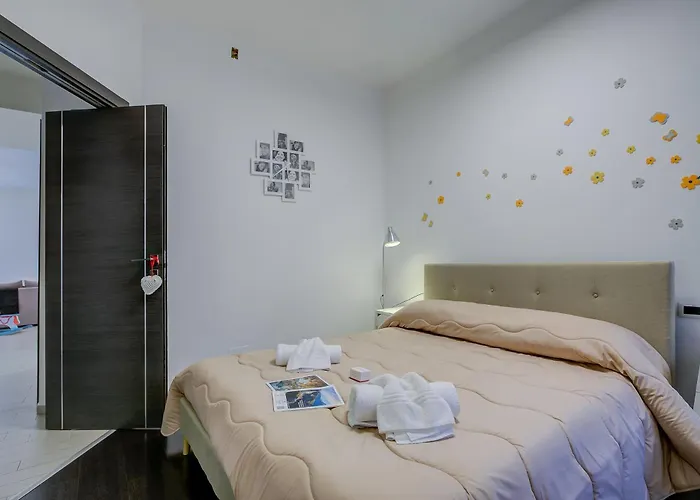 Center - Happy Apartment