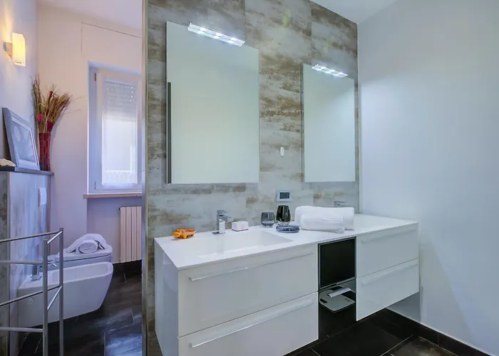 Center - Happy * 拉韦诺-蒙贝洛