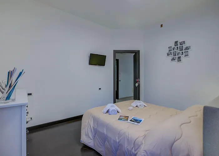 Center - Happy 拉韦诺-蒙贝洛